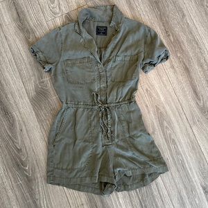 Abercrombie and fitch romper